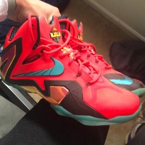 Lebron 12 super hero’s